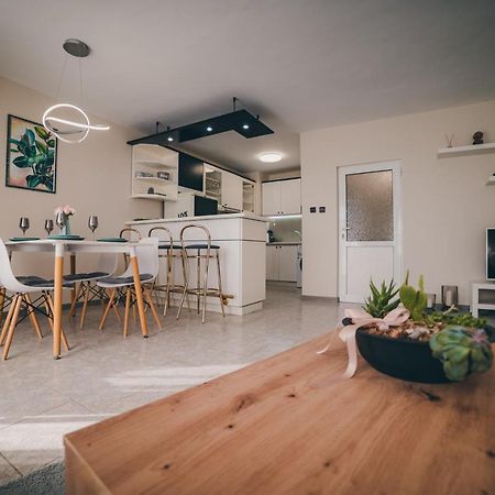 Unbeatable Location: New & Comfy Apartment Varna ภายนอก รูปภาพ