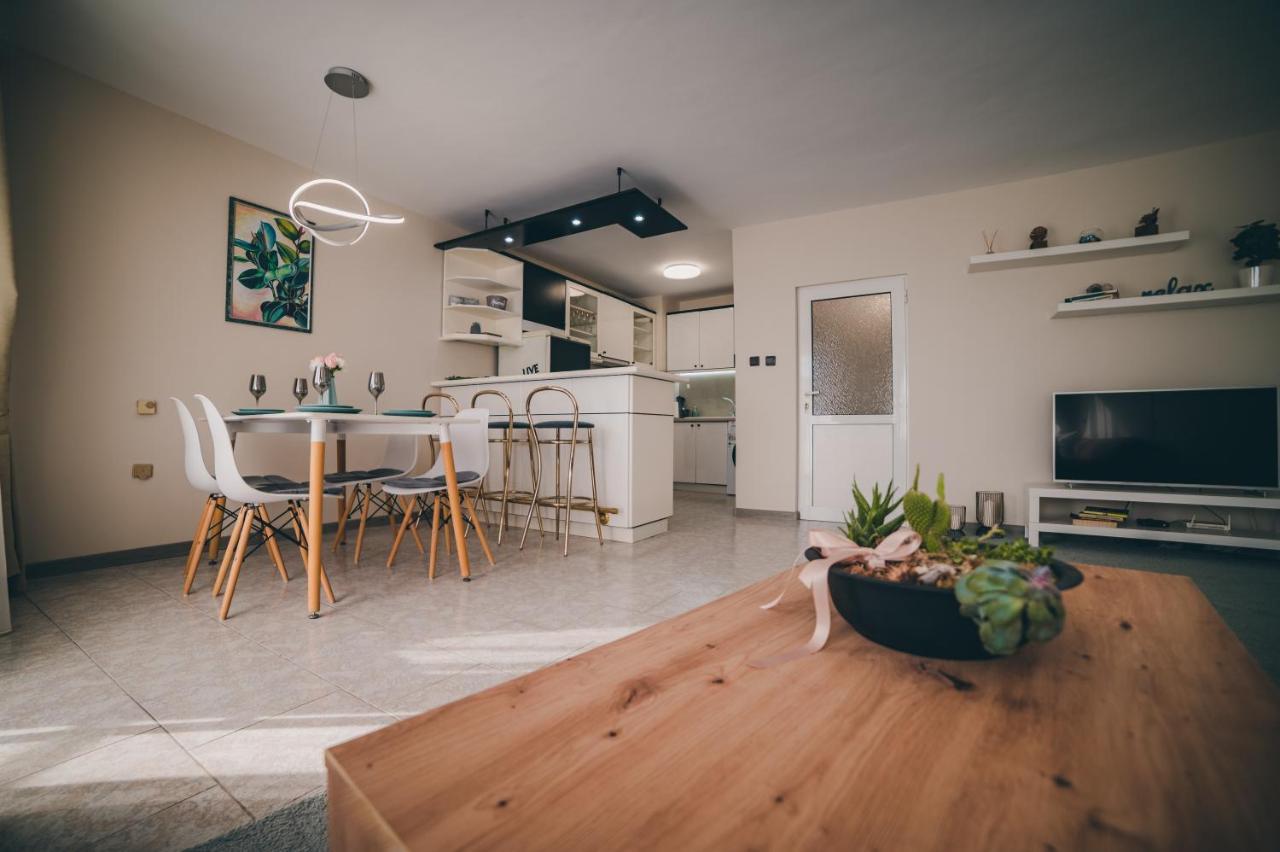 Unbeatable Location: New & Comfy Apartment Varna ภายนอก รูปภาพ